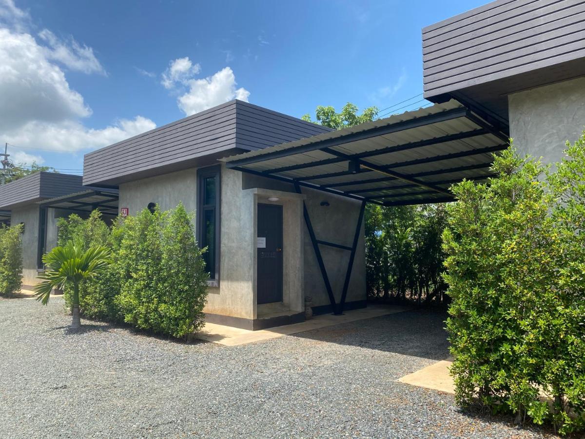 The Loft House Sakaeo Hotel Watthana Nakhon Exterior photo