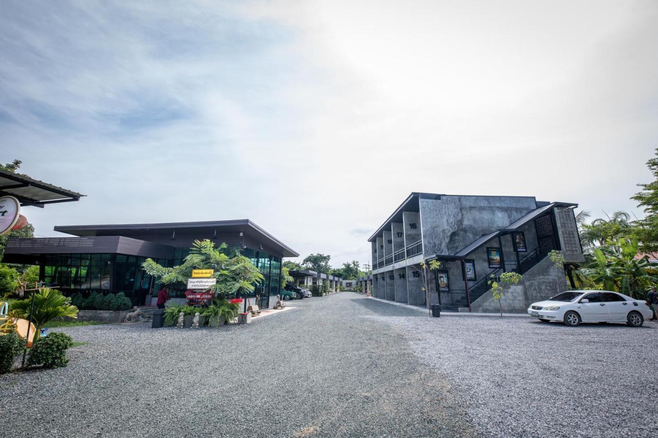 The Loft House Sakaeo Hotel Watthana Nakhon Exterior photo